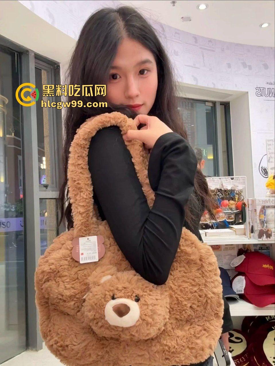 抖音甜御反差婊骚货，抖音线上私信约炮单男，线下面基至酒店黑丝暴力后怼骚逼！独家流出！  第3张