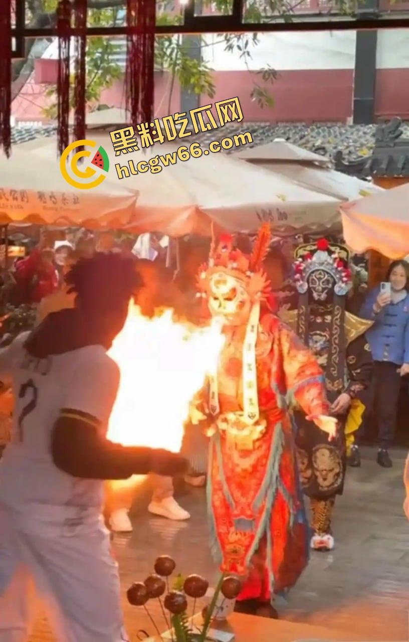 成都二次元cos骚女脑残犯贱，拉甲亢哥狂喷尼哥爱白妞，抽象下流嘴贱没底线，外网炸锅骂她婊子日本人！  第8张