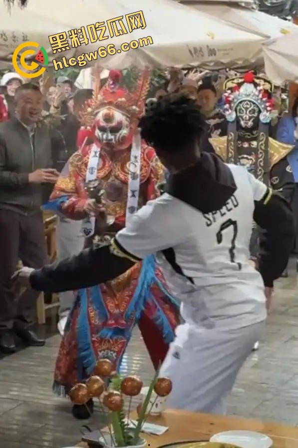 成都二次元cos骚女脑残犯贱，拉甲亢哥狂喷尼哥爱白妞，抽象下流嘴贱没底线，外网炸锅骂她婊子日本人！  第9张