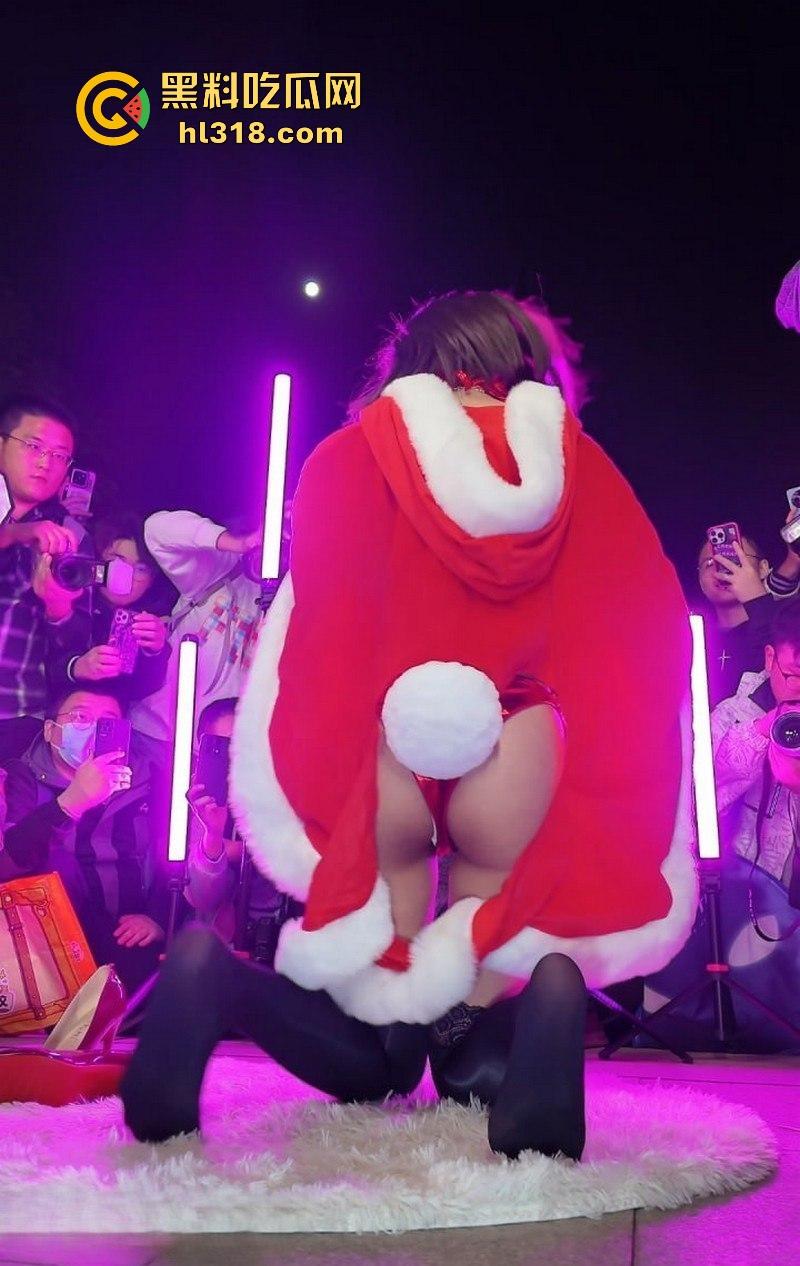 广州萤火虫漫展，高颜值cos女神大胆露臀套装惊艳全场，神级运镜捕捉，每一寸撩人曲线，令人心动不已！  第1张