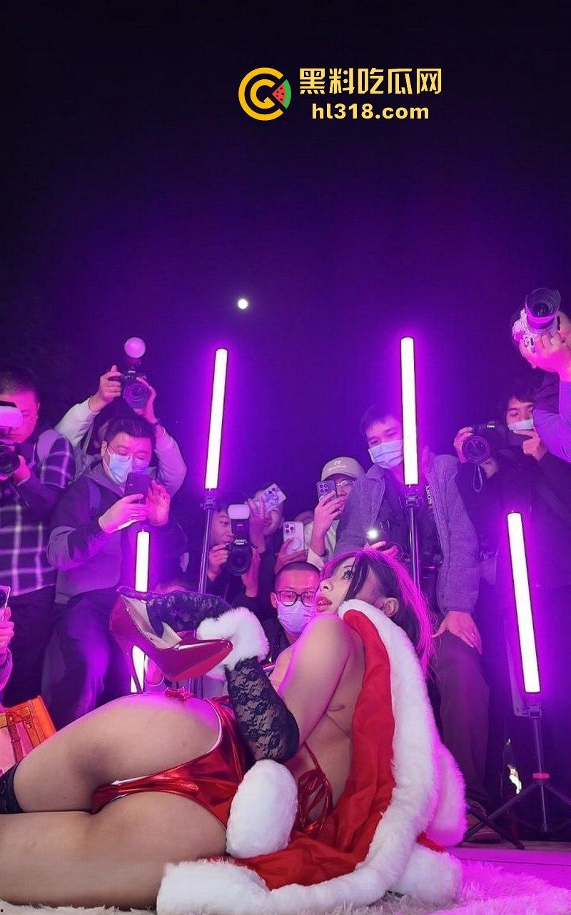 广州萤火虫漫展，高颜值cos女神大胆露臀套装惊艳全场，神级运镜捕捉，每一寸撩人曲线，令人心动不已！  第2张