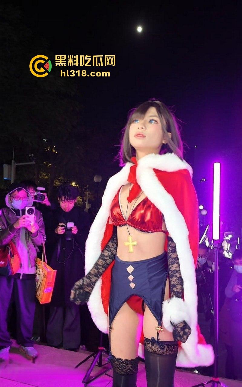 广州萤火虫漫展，高颜值cos女神大胆露臀套装惊艳全场，神级运镜捕捉，每一寸撩人曲线，令人心动不已！  第7张