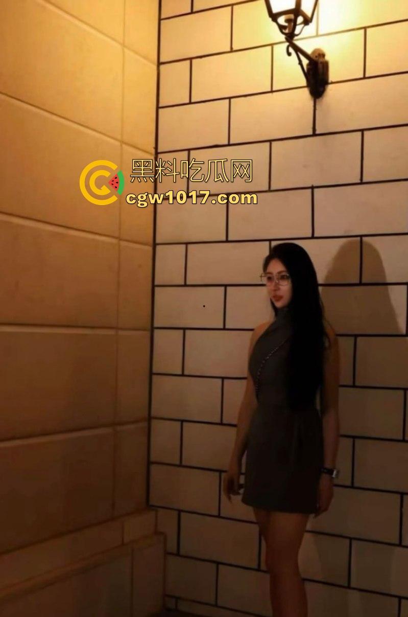 恭喜瓜友又约炮成功！大奶晃荡间御姐气场崩塌成饥渴母狗，花式足交调情，口爆吞精反差诱惑至极！  第6张