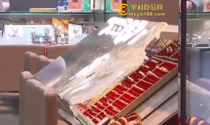 开宝马抢金铺？香港上水南丰珠宝 遭4名外籍蒙面歹徒洗劫 现场视频实拍曝光！  第1张