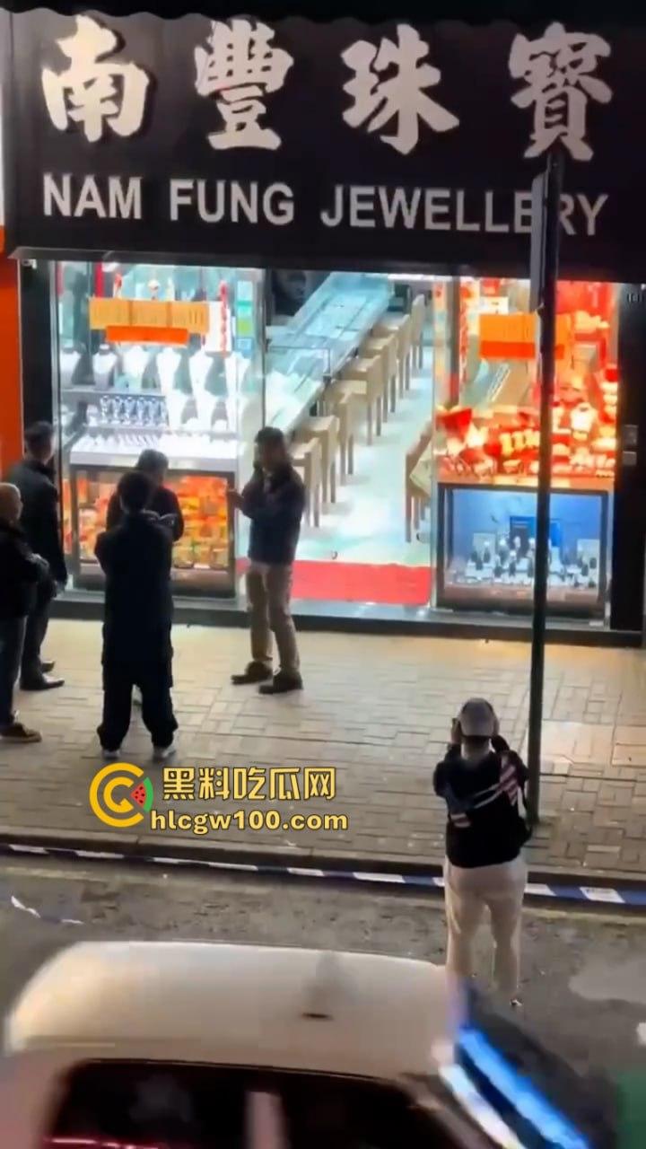 开宝马抢金铺？香港上水南丰珠宝 遭4名外籍蒙面歹徒洗劫 现场视频实拍曝光！  第2张