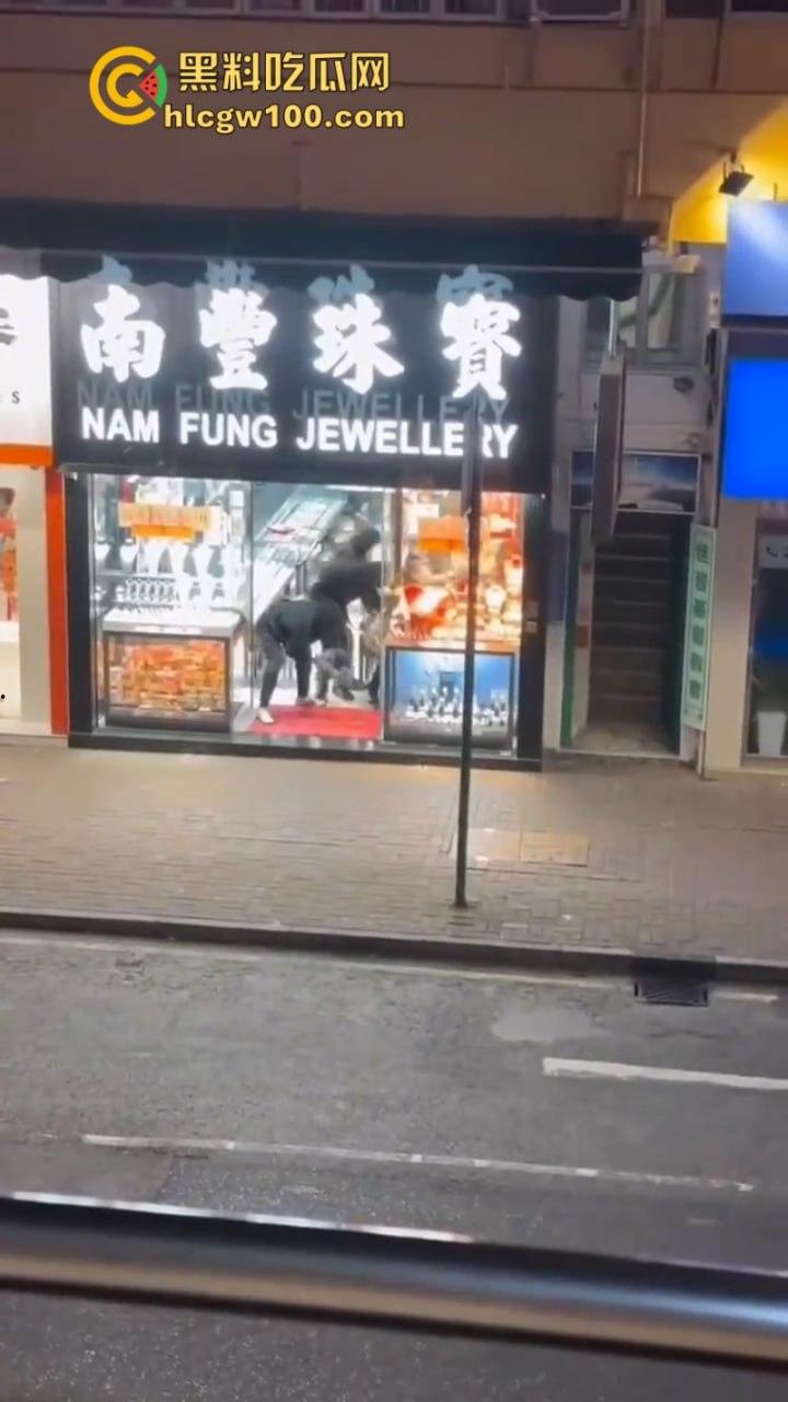开宝马抢金铺？香港上水南丰珠宝 遭4名外籍蒙面歹徒洗劫 现场视频实拍曝光！  第4张