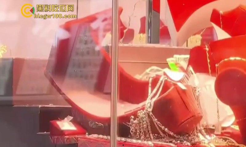 开宝马抢金铺？香港上水南丰珠宝 遭4名外籍蒙面歹徒洗劫 现场视频实拍曝光！  第5张