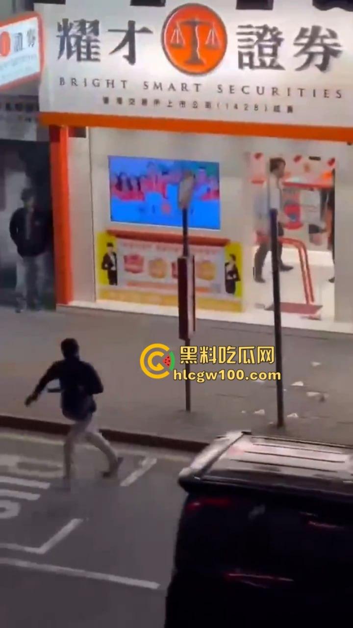 开宝马抢金铺？香港上水南丰珠宝 遭4名外籍蒙面歹徒洗劫 现场视频实拍曝光！  第6张