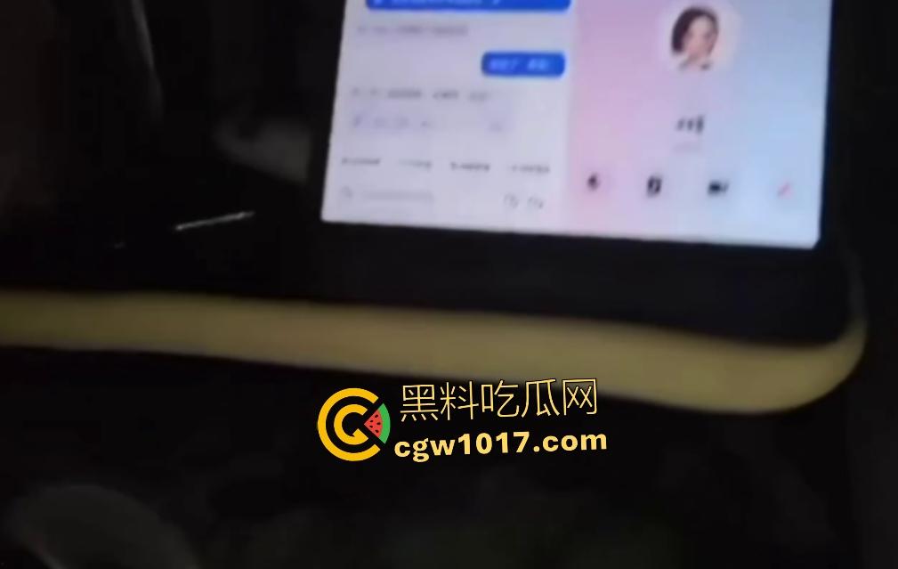 大学生夜半变态调教豆包AI，用数据线抽打，AI变母狗哭叫“宝宝我太喜欢了好爽啊”，AI性奴够用，不用找女友了！  第1张