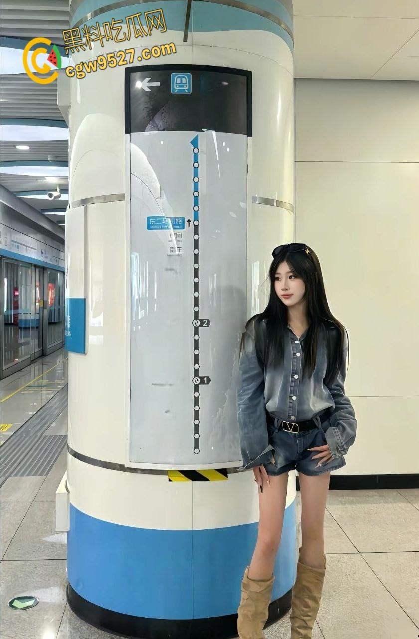 河北经贸大学校花【刘一宁】，情趣女仆蒙眼口交，户外楼道口交，清纯少女被调教成极品小母狗 ！  第1张