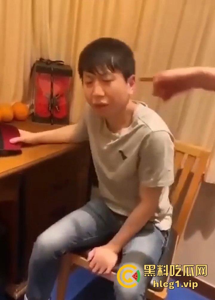 嫖妓不给钱？河南小伙王浩然惨遭爆打！头铁白嫖遭报应，被打得满地找牙！  第1张