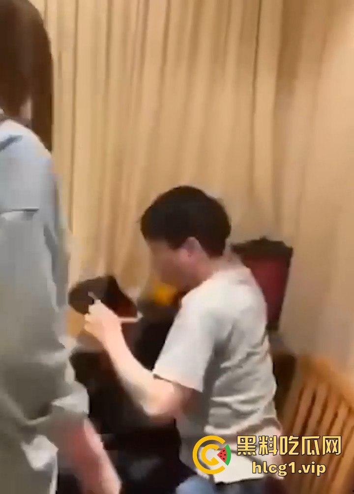 嫖妓不给钱？河南小伙王浩然惨遭爆打！头铁白嫖遭报应，被打得满地找牙！  第6张