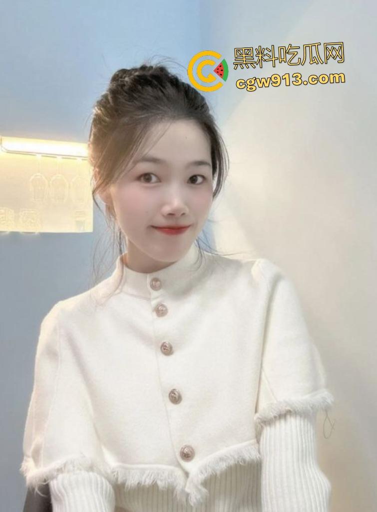 天津母狗【张玲玲】被金主调教，为了捞金不惜送出肉体给人猛干输出，户外露出照引诱金主急忙来送钱！  第1张