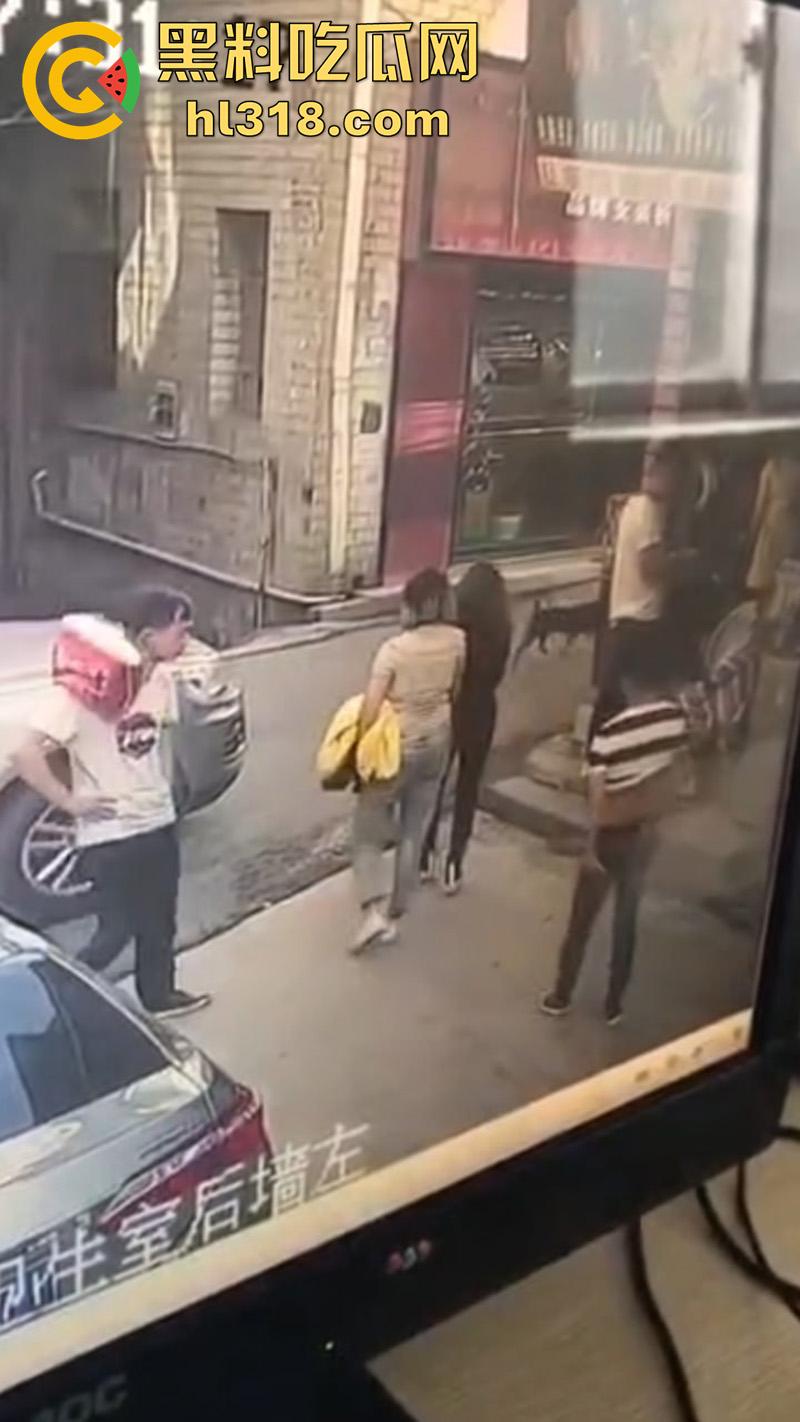 郑州男子持菜刀，砍杀奸夫淫妇，妻子出轨被老公发现，拿菜刀当场砍死奸夫，再追妻子狂砍！  第1张