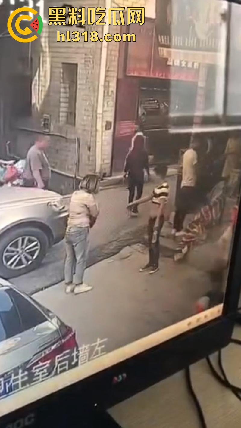 郑州男子持菜刀，砍杀奸夫淫妇，妻子出轨被老公发现，拿菜刀当场砍死奸夫，再追妻子狂砍！  第2张