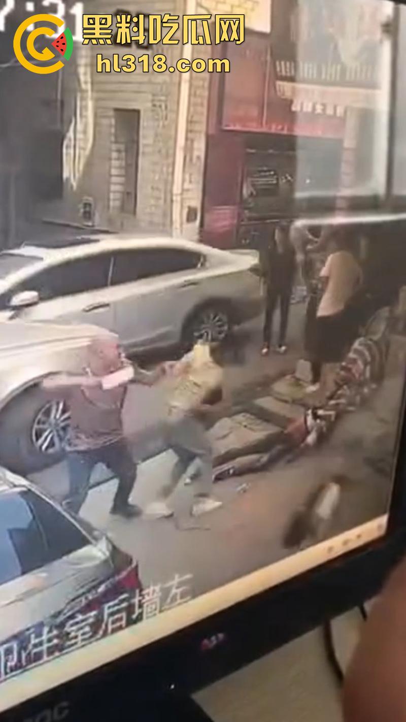 郑州男子持菜刀，砍杀奸夫淫妇，妻子出轨被老公发现，拿菜刀当场砍死奸夫，再追妻子狂砍！  第5张