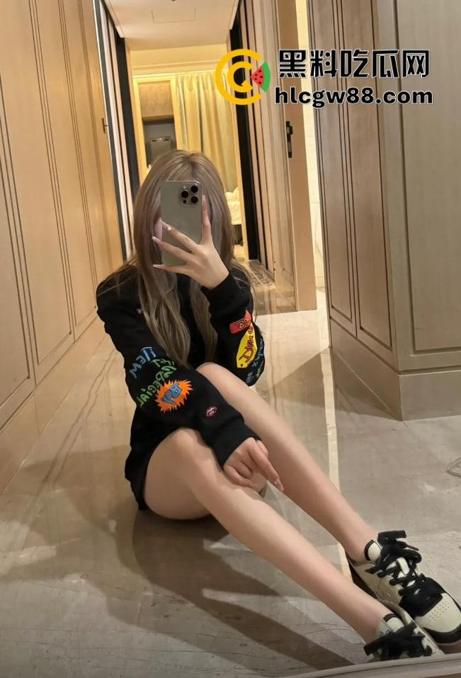 四川22岁骚鸡【林琳】包月卖逼当情人，吃一个月鸡巴换俩包，朋友圈晒包背地里卖逼！  第2张