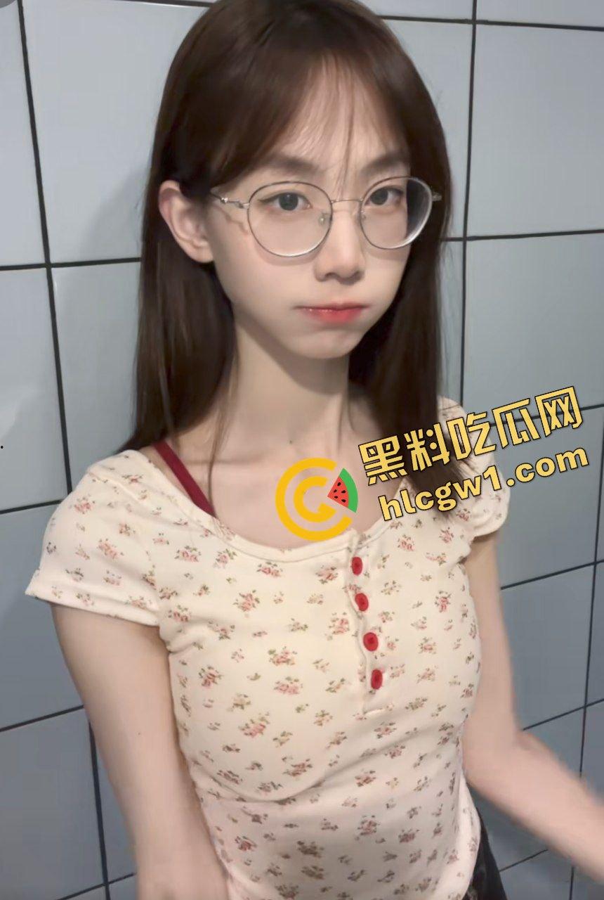 抖音青春少女无敌清纯网红『安陌瑜』早期与多金单男 家中激情输出小穴 独家曝光流出！  第3张