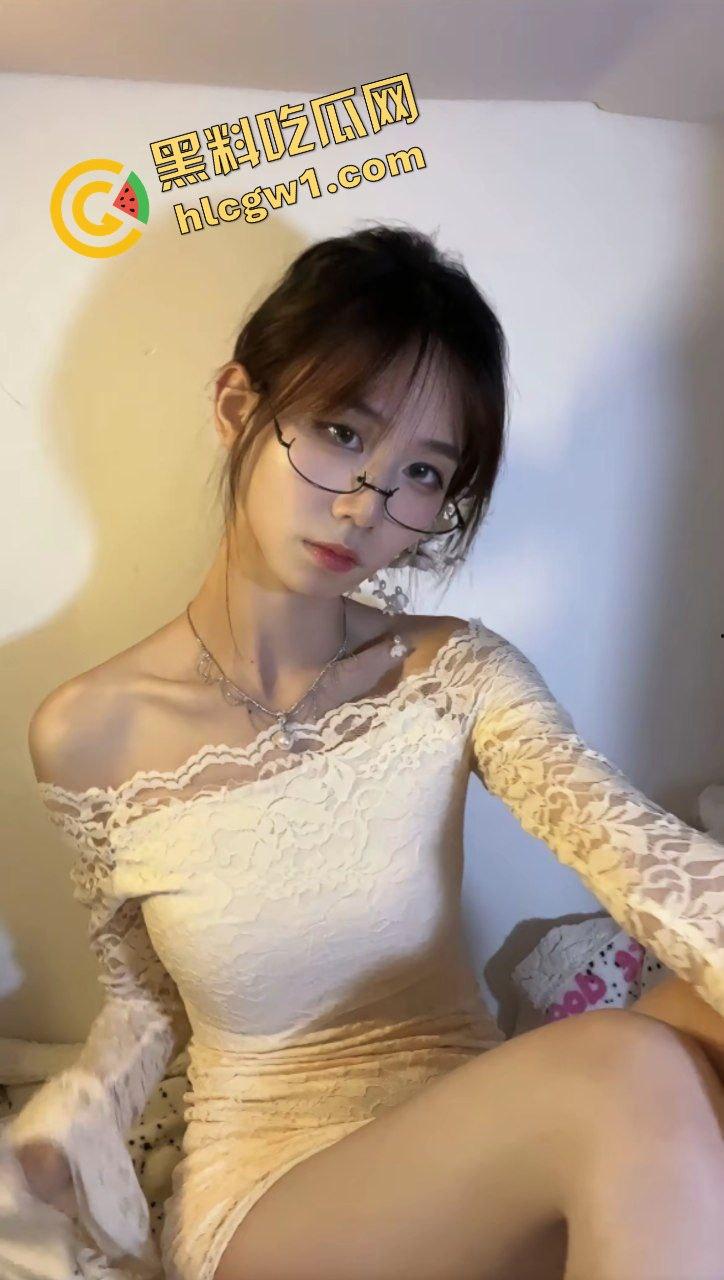 抖音青春少女无敌清纯网红『安陌瑜』早期与多金单男 家中激情输出小穴 独家曝光流出！  第4张