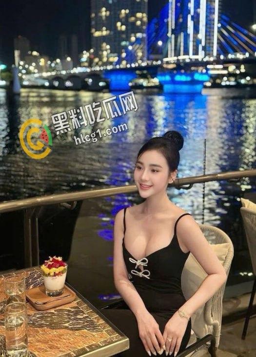 越南极品白嫩大奶模特 VtHaMy 在酒店和纹身老板自拍无套吃鸡后入啪啪性爱视频流出  第3张