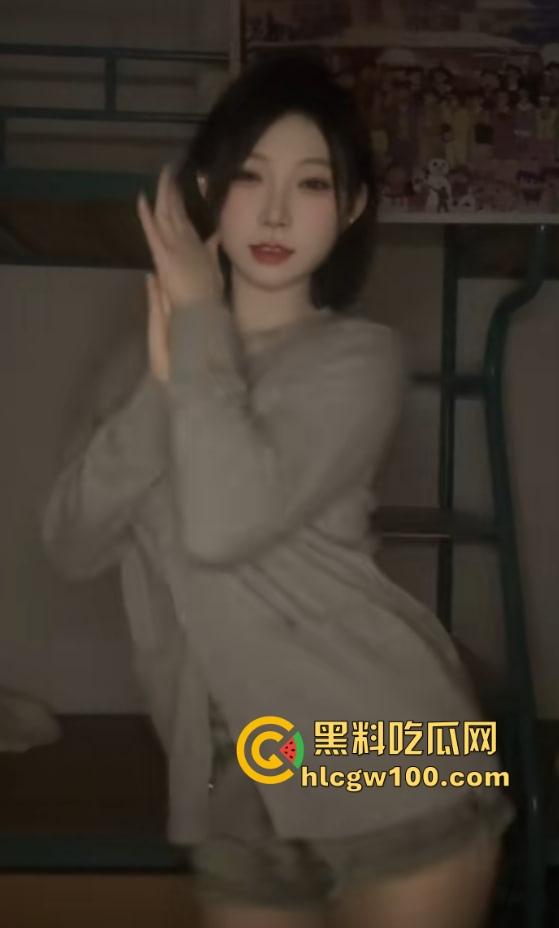 抖音『丫丫Bbar』人称年轻版程老师,直播天天盯射开撸太上头,车速快到起飞,今晚直播间集结冲爆她! 第3张 抖音『丫丫Bbar』人称年轻版程老师,直播天天盯射开撸太上头,车速快到起飞,今晚直播间集结冲爆她! 第3张