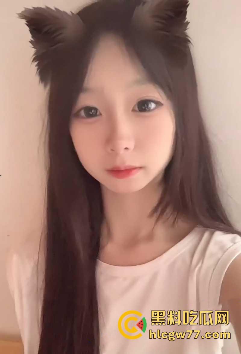 湖北襄阳清纯学生妹【张婧涵】露脸裸舞沦为金主小母狗 从校园乖乖女秒变淫骚小野猫！  第2张