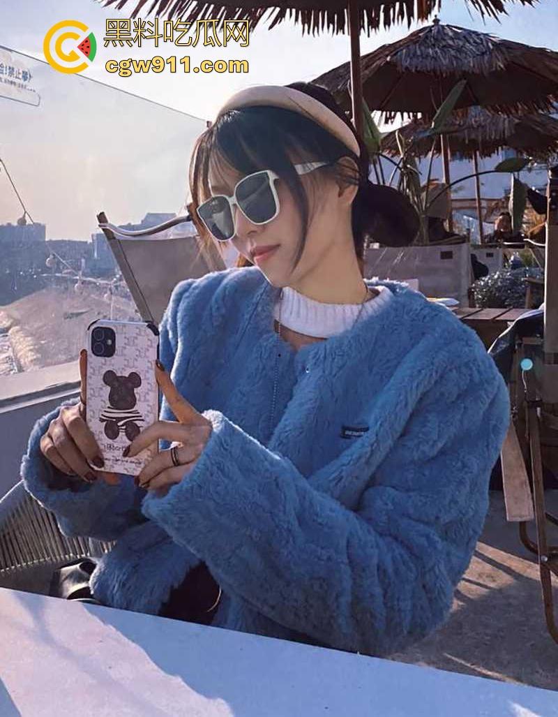 山东清纯萝莉【陆颖】情趣装做爱流出，被包养成淫荡性宠，可爱萝莉戴狗链穿情趣皮裙，花式爆操太尼玛得劲了！  第1张