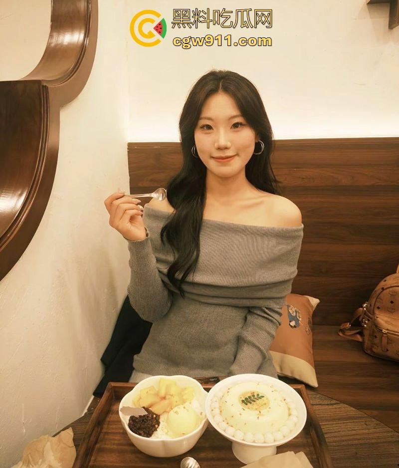 武汉师范大学【刘婷婷】与男友性爱视频流出，清纯学妹化身全自动榨精机，骑乘榨精露脸口爆，反差骚劲十足！  第1张