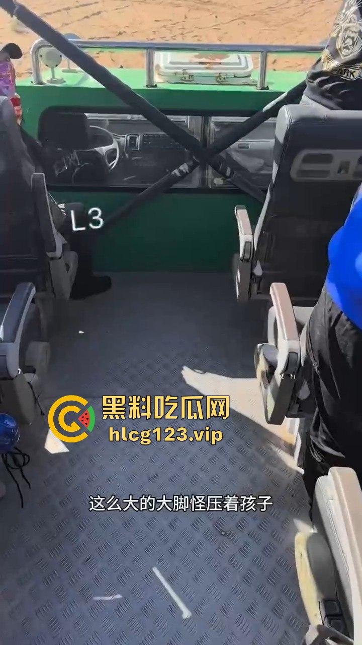 阿拉善左旗英雄会酿惨剧！孩子玩沙被碾压致骨折，网友吐槽：这地儿可不是玩沙的地儿！  第14张