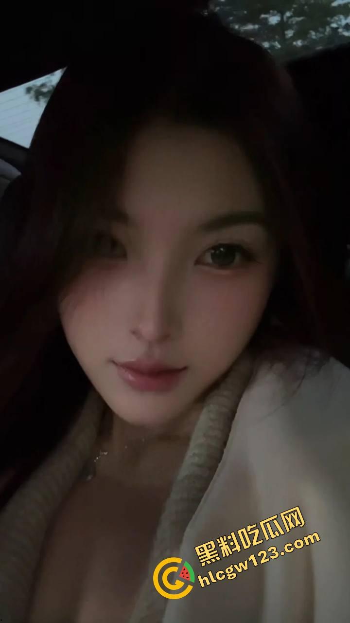 弹吉他的手，也能把骚逼弹出高音，温柔拨弦的手指进了洞里，你这是在弹我心弦，还是弹我花瓣？  第1张