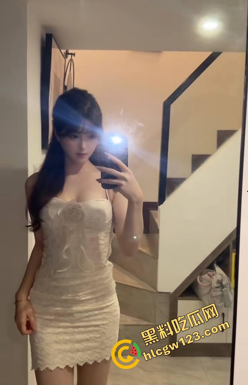 弹吉他的手，也能把骚逼弹出高音，温柔拨弦的手指进了洞里，你这是在弹我心弦，还是弹我花瓣？  第2张