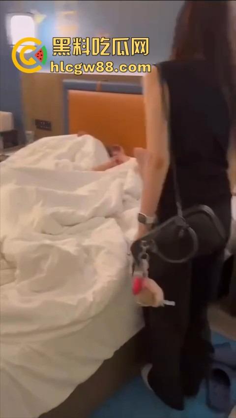 台妹抓奸温柔炸场，床上逮浪屌嗲声吊嗓，声甜如蜜话狠如刀，捉奸骚戏吓得吃个榔子压压惊！  第5张