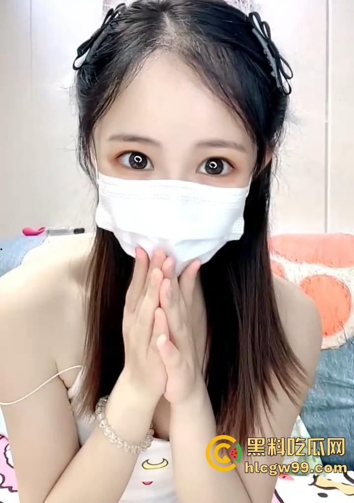 超人气网红女神【芝士莓莓酸奶】身材纤细颜值甜美，直播大战头套男 实在太撩人了！  第3张