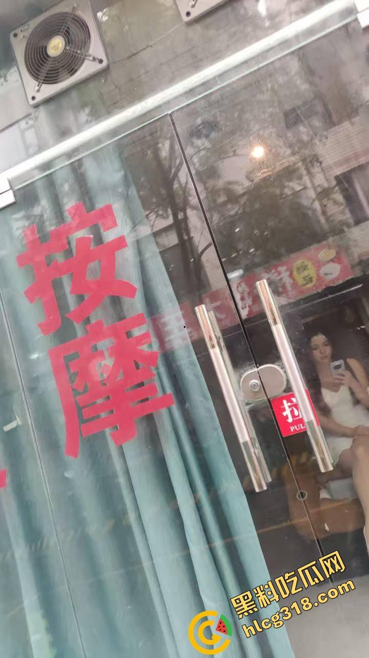 代驾小哥走错路，误入广州快餐洞洞乐街，5分钟看到20个站街妹，还有人主动贴窗舔门把，狼友们你们懂？  第10张