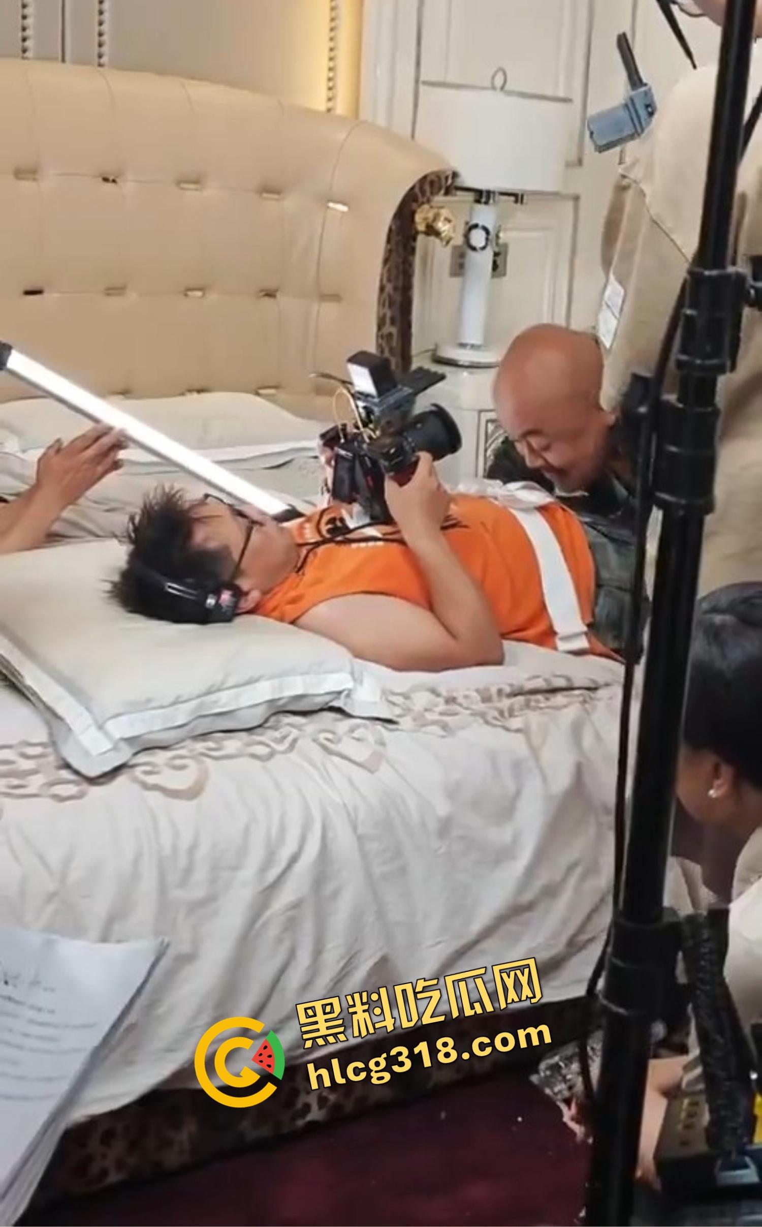 现在当女演员都不算惨，最惨的其实是拍床戏的摄影师，天天近距离看人操，自己一滴都不能射！  第7张