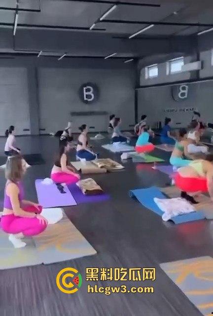 欧洲床上功夫提升班 做爱姿势瑜伽课爆火 教你一课成骚货一夜翻花样 把老公骑到怀疑人生！  第4张