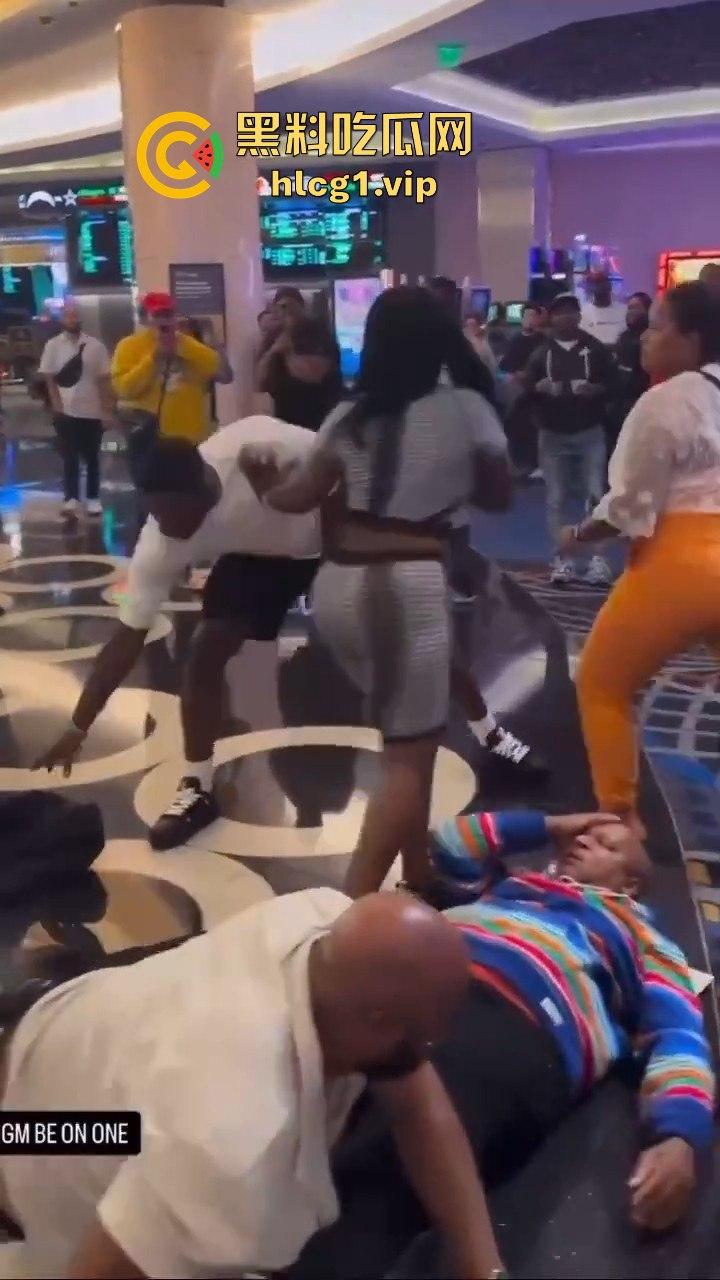 拉斯维加斯瓦坎达「马东锡」化身一拳超人，1打2轻松KO对手，黑人侠暴击看呆吃瓜群众！  第1张