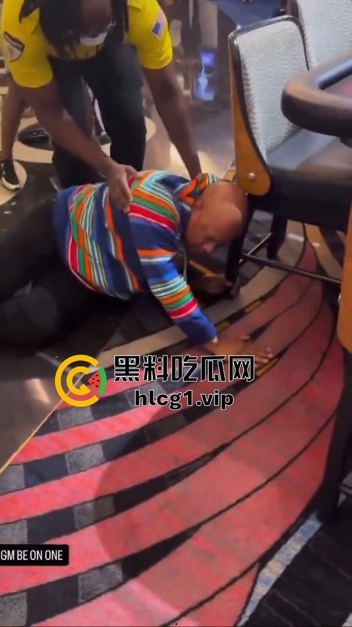 拉斯维加斯瓦坎达「马东锡」化身一拳超人，1打2轻松KO对手，黑人侠暴击看呆吃瓜群众！  第2张