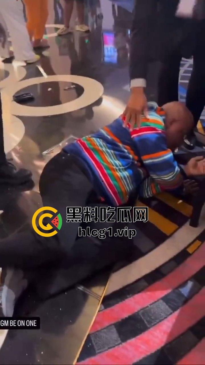 拉斯维加斯瓦坎达「马东锡」化身一拳超人，1打2轻松KO对手，黑人侠暴击看呆吃瓜群众！  第3张