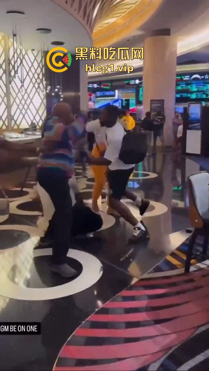 拉斯维加斯瓦坎达「马东锡」化身一拳超人，1打2轻松KO对手，黑人侠暴击看呆吃瓜群众！  第9张