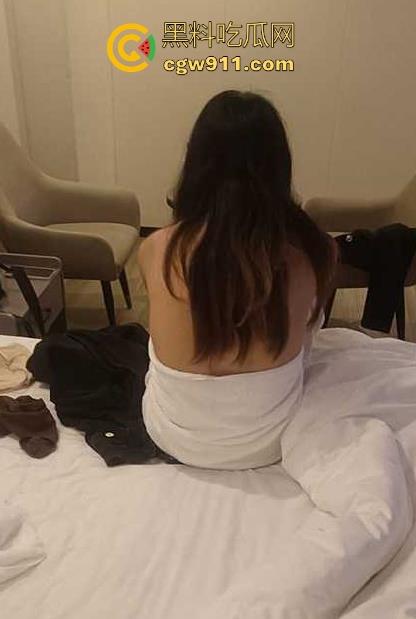 深圳宝华驾校教练【钟振】遇骚逼女学员，忽悠开房后竟被操上瘾，为了偷情一直故意考不过，快把教练榨干了！  第5张