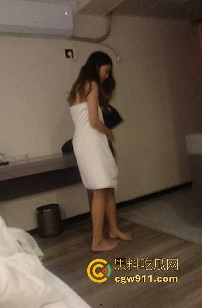 深圳宝华驾校教练【钟振】遇骚逼女学员，忽悠开房后竟被操上瘾，为了偷情一直故意考不过，快把教练榨干了！  第6张