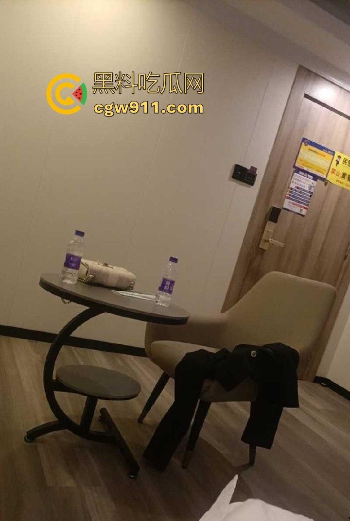 深圳宝华驾校教练【钟振】遇骚逼女学员，忽悠开房后竟被操上瘾，为了偷情一直故意考不过，快把教练榨干了！  第8张