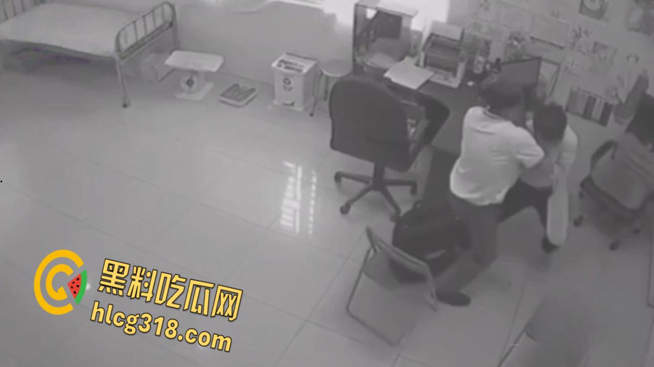 医院办公室医生双刀砍同事，鲜血喷溅刀刀致命，残酷场面血腥至极，这是有多大的仇 !  第4张