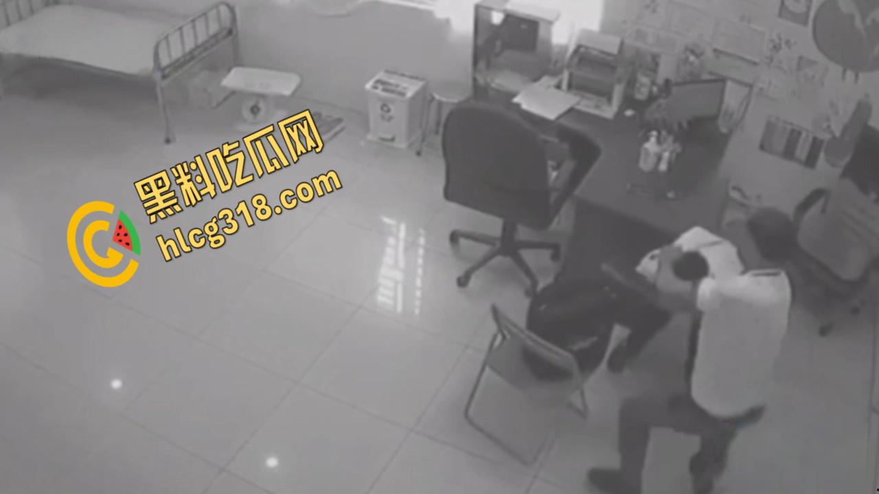 医院办公室医生双刀砍同事，鲜血喷溅刀刀致命，残酷场面血腥至极，这是有多大的仇 !  第6张