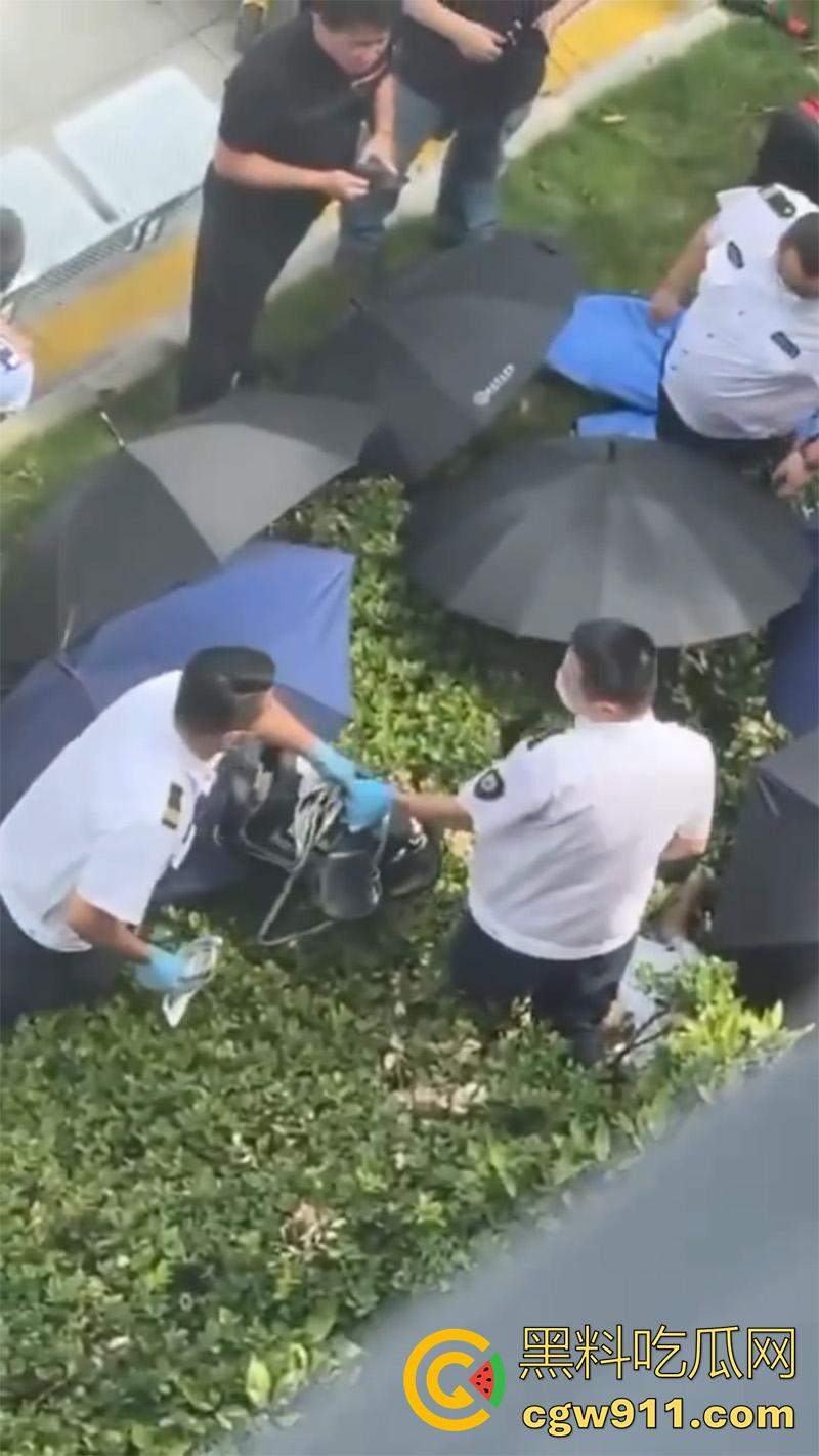 上海杉达学院女生跳楼事件，室友闺蜜出轨自己老爸，导致爸妈离婚家庭破裂，上个学家被偷了！  第4张