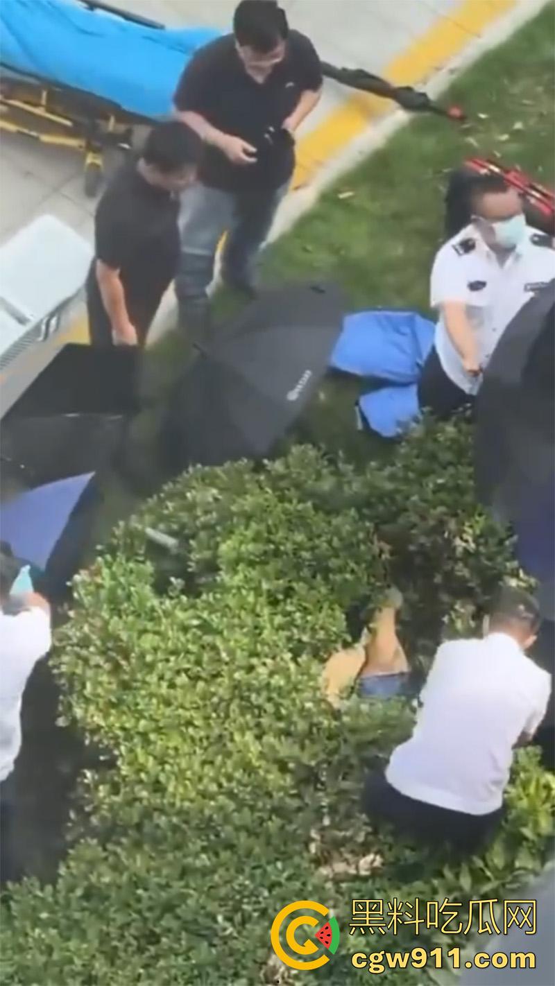 上海杉达学院女生跳楼事件，室友闺蜜出轨自己老爸，导致爸妈离婚家庭破裂，上个学家被偷了！  第5张