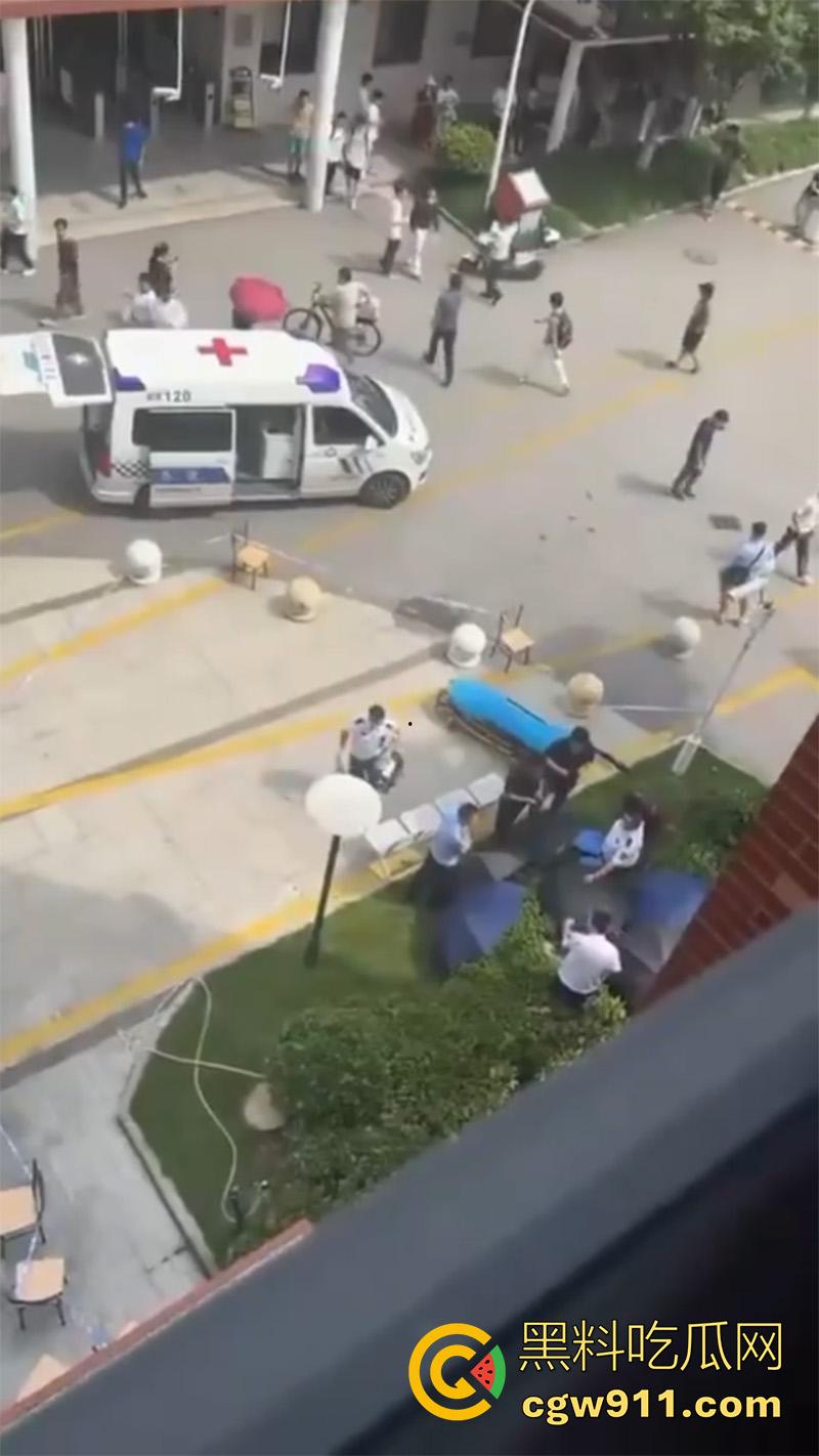 上海杉达学院女生跳楼事件，室友闺蜜出轨自己老爸，导致爸妈离婚家庭破裂，上个学家被偷了！  第7张