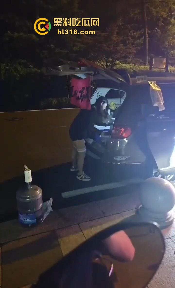 一杯柠檬茶就能细看G杯大奶，小姐姐纯手工猛打，其实我一直喜欢喝柠檬茶，什么大不大奶的无所谓！  第1张