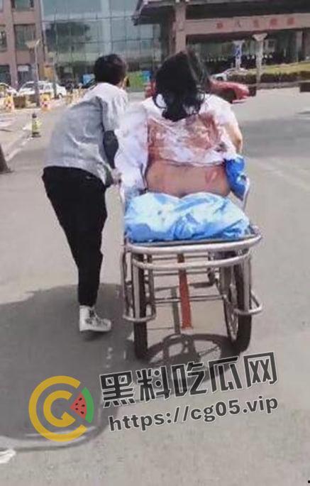 坦克坠楼！三百斤猪猪女孩12楼跳下 车都砸坏了人没死 事后检查仅骨折  第6张